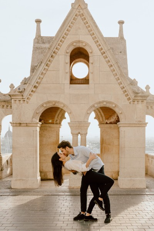 Budapest: romantic photoshoot at Buda's iconic sightseeings - Key points to know before booking