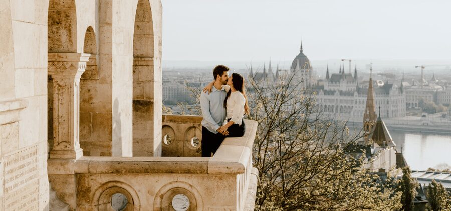 Budapest: romantic photoshoot at Buda's iconic sightseeings - Should you book it?