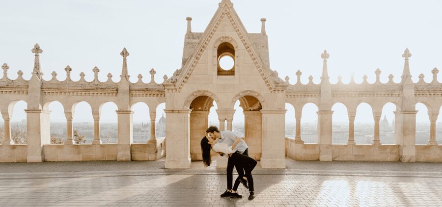 Budapest: romantic photoshoot at Buda's iconic sightseeings - The special charm of Mathias Church and the castle quarter