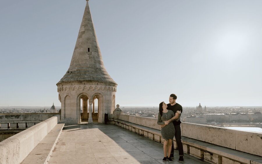 Budapest: romantic photoshoot at Buda's iconic sightseeings - Who should book this Budapest photoshoot