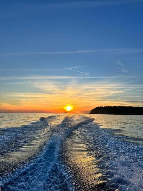 Cavtat: Romantic Sunset Cruise with Unlimited Drinks - Mlini, Srebreno, and Plat from the water