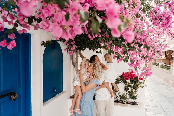 Couple and Family Photoshoot Experiece in Santorini - Who should book this session