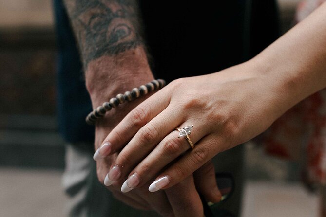 Couples Photoshoot Barcelona - Walking the Gothic Quarter for better backgrounds