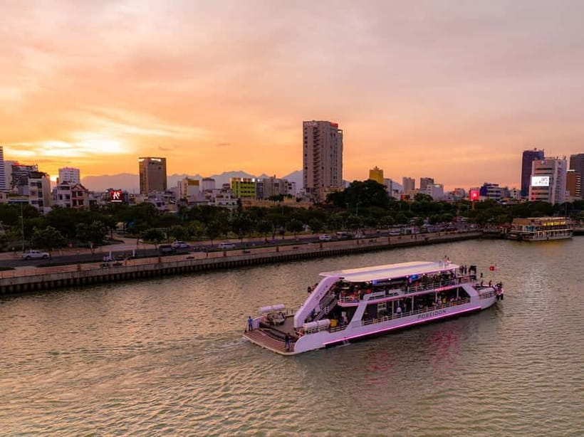 Da Nang: Experience a Magical Sunset Dinner Cruise in DN Bay - A sunset view that does the heavy lifting