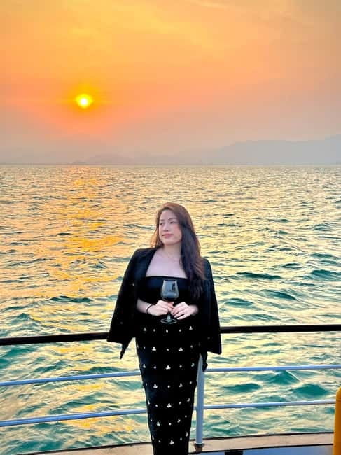 Da Nang: Experience a Magical Sunset Dinner Cruise in DN Bay - Welcome drinks, fruit, and the first moments aboard