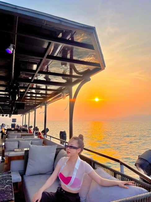Da Nang: Experience a Magical Sunset Dinner Cruise in DN Bay - Apsara dance adds a taste of Vietnam