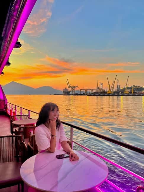 Da Nang: Experience a Magical Sunset Dinner Cruise in DN Bay - Live music and dancing under the stars