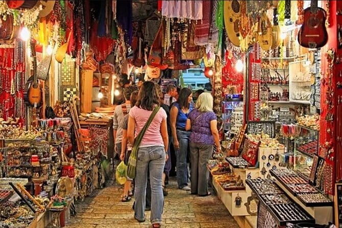 Delhi : Wedding Shopping Tour with Female Guide - Delhi Haat: handicrafts and regional Indian goods