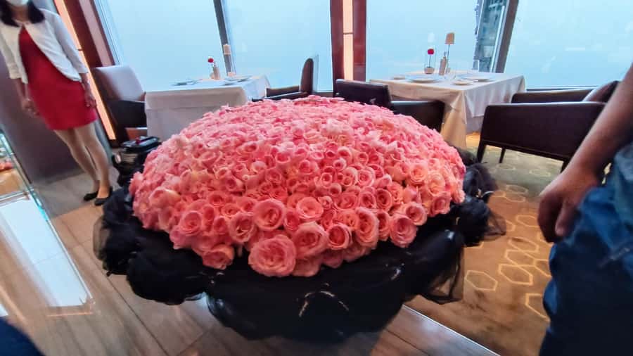Dubai: Burj Khalifa Sunset Engagement with Porsche Pickup - Who should book this experience