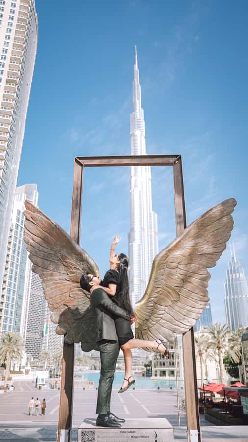 Dubai: Iconic Burj Khalifa Pre-Wedding Photoshoot - Timing, clothing, and practical preparation