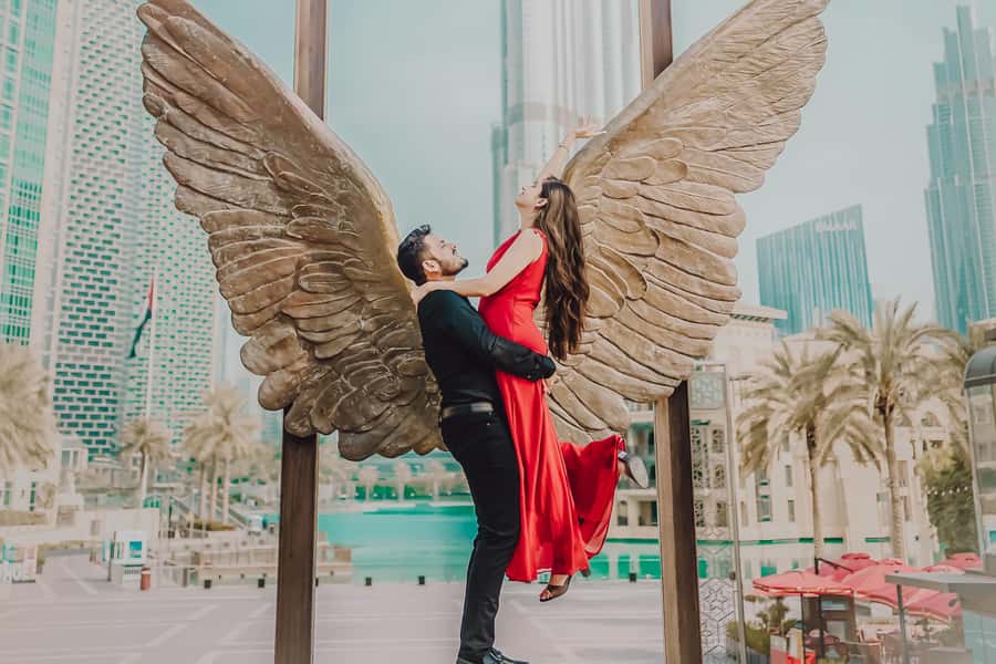 Dubai: Iconic Burj Khalifa Pre-Wedding Photoshoot - Burj Ceni and the first skyline change