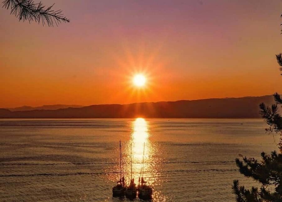 Dubrovnik:Romantic Private Sunset Tour to Old Town& Elafitiy - What the two-hour cruise feels like