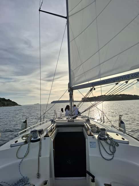Dubrovnik:Romantic Private Sunset Tour to Old Town& Elafitiy - A private boat changes the mood