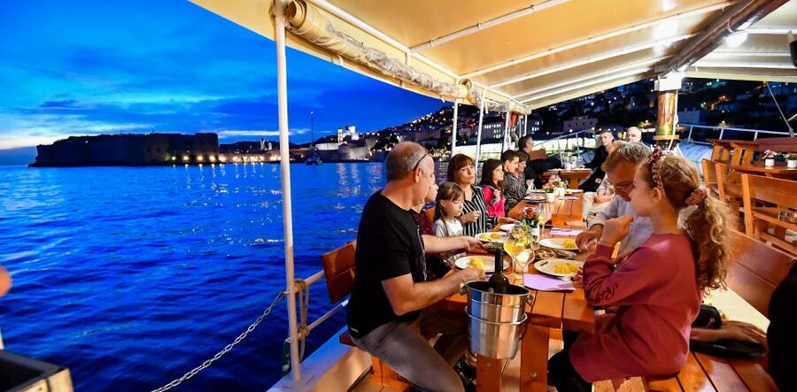 Dubrovnik: Sunset Dinner Cruise around the Old Town - Should you book it?