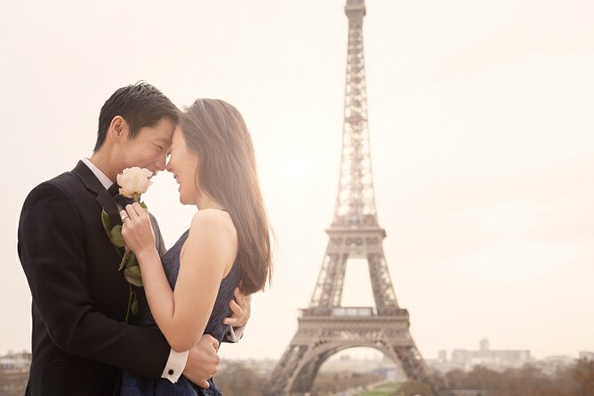 Eiffel Tower Surprise Proposal Engagement - Key points to know before booking