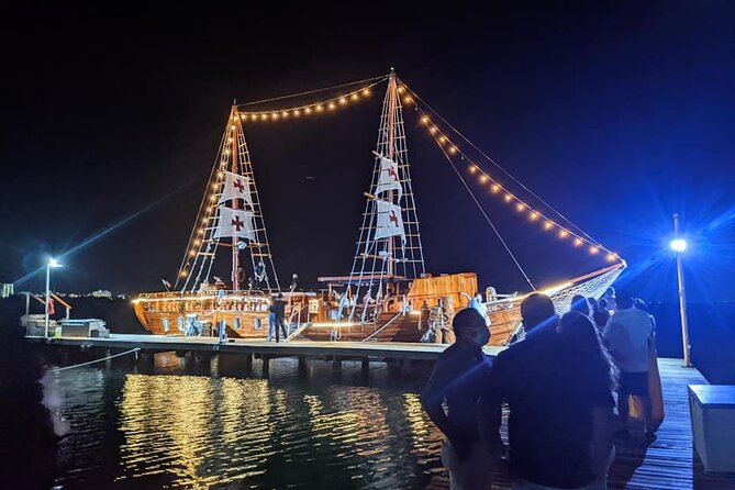 Enjoy The Spanish Galeon with a Romantic Night Dinner in Cancun - Dinner choices, from vegetarian to lobster