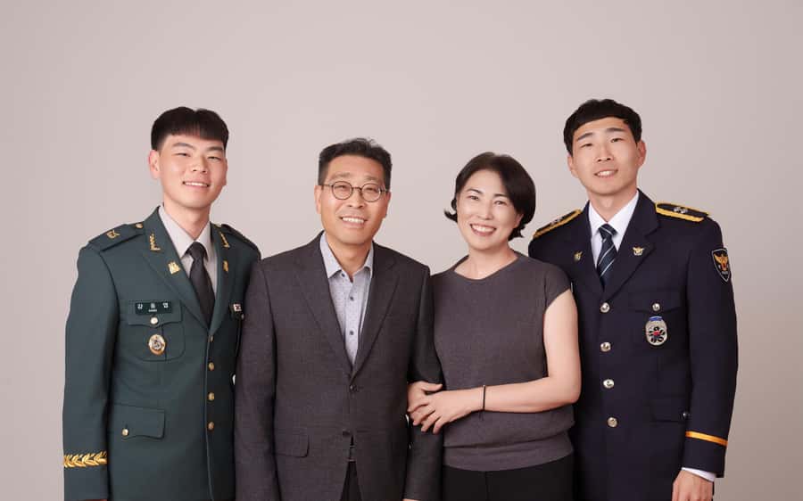 Family, Couple, and Group Photoshoot in Seoul - Price, group size, and practical value