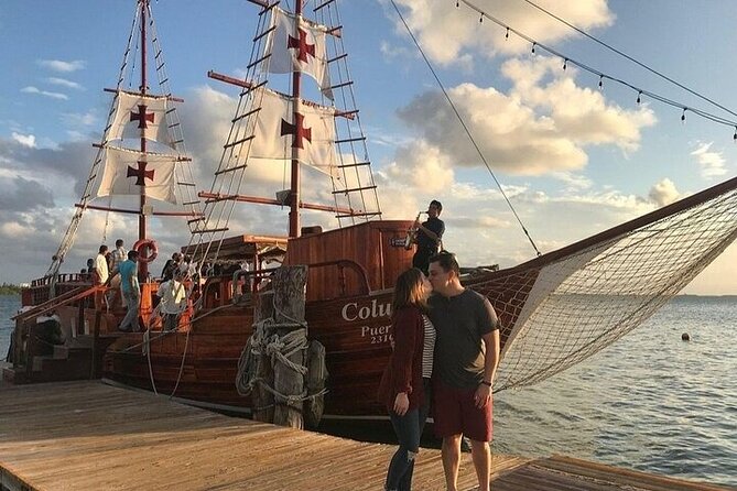Feel the love on a romantic dinner at Cancun sea, with live music and open bar. - A three-course dinner with steak and lobster