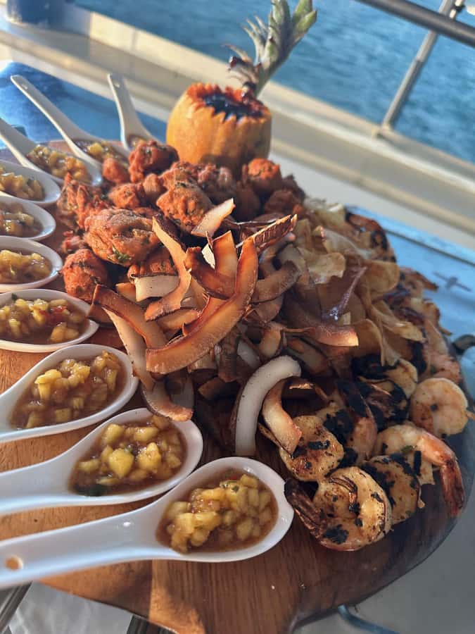 Fiji: Captain Cook Cruises Sunset Dinner Cruise - The first hour belongs to the Pacific sunset