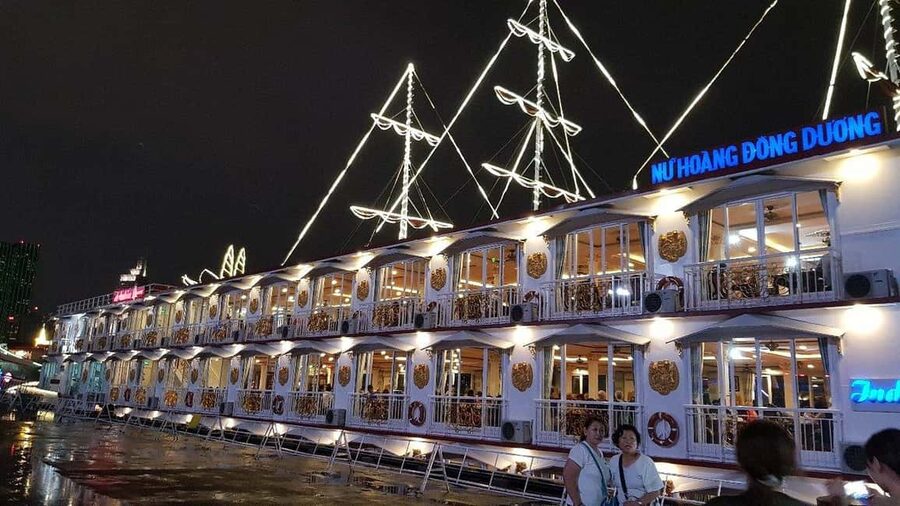 From Ho Chi Minh: Private Dinner Cruise on Saigon River Tour - Pickup from District 1 sets the tone