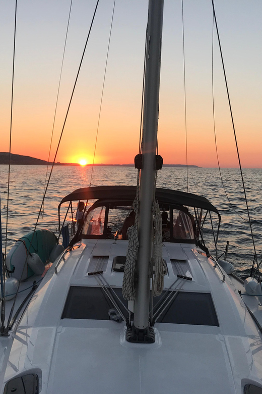 From Valletta: Romantic Sunset Cruise on a Sailing Yacht - Who will enjoy this cruise most