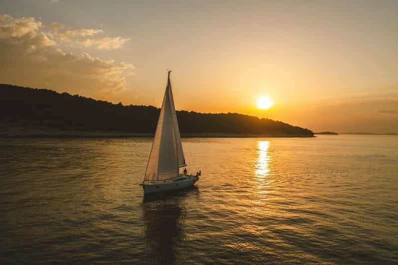 From Valletta: Romantic Sunset Cruise on a Sailing Yacht - Setting off from Marina di Valletta