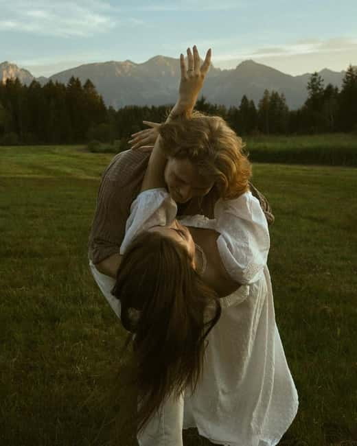 Füssen & Schwangau: Private Photoshoot Couples, Solo & Group - What the cinematic style means for you