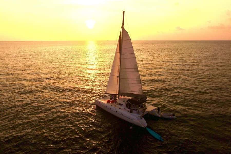 Grand Bay: Honeymoon/Lovers Sunset Tour with Romantic Dinner - What past outings suggest about the atmosphere