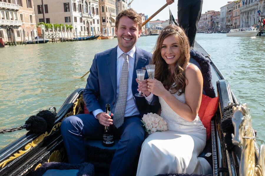 Grand Canal: Renew Your Wedding Vows on a Venetian Gondola - Should you book this vow renewal?