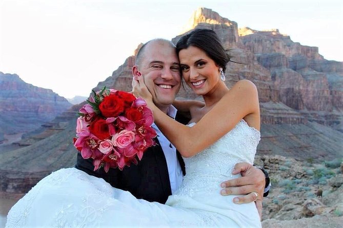 Grand Canyon Helicopter Wedding - Champagne, photographs, and the return flight