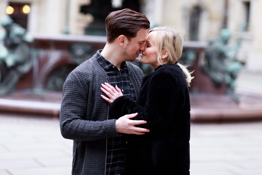 Hamburg: Private Couples' Photoshoot and Walking Tour - Starting near Jungfernstieg or Beatles-Platz
