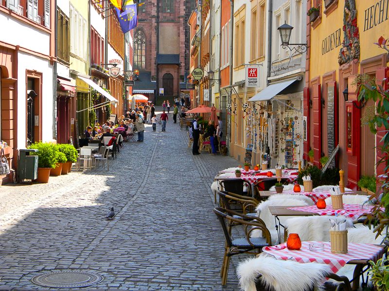Heidelberg: City of Romance 2-Hour Walking Tour - Walking Heidelberg’s Long Pedestrian Zone