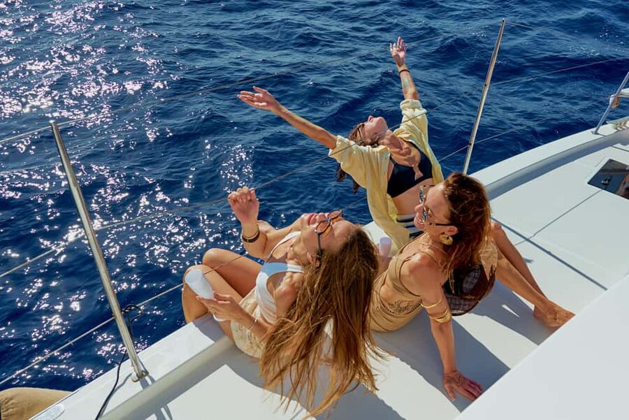 Heraklion: Dia Island Romantic Sunset Cruise with Wine - Crew service and the feel onboard