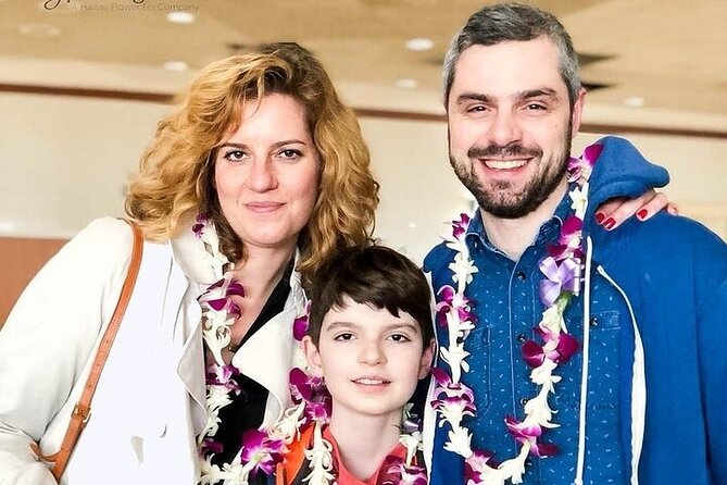 Honeymoon Airport Lei Greeting on Kona Hawai'i - Who will enjoy this airport lei experience?