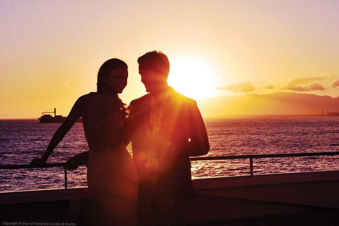 Honolulu: Three Star Deluxe Sunset Dinner Cruise and Show - Music, dancing, and the evening show