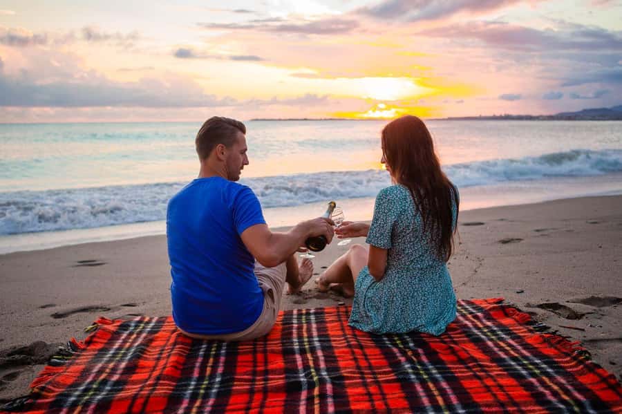 Hurghada: A Romantic Dinner On Islands Proposal Tour - Leaving your Hurghada hotel for the harbor