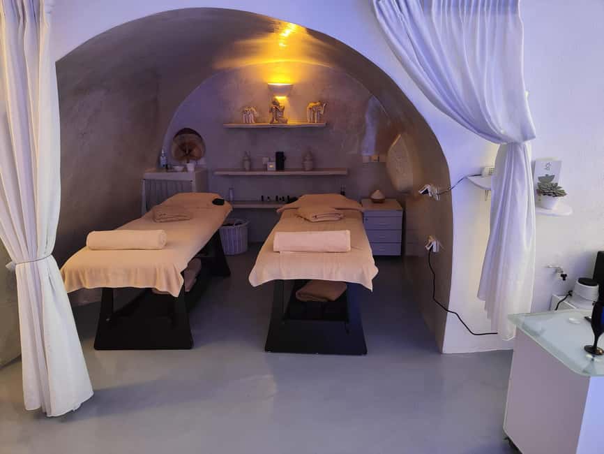 Imerovigli: Aromatherapy Couples’ Massage - Theodore, Theodora, and the human side of the visit