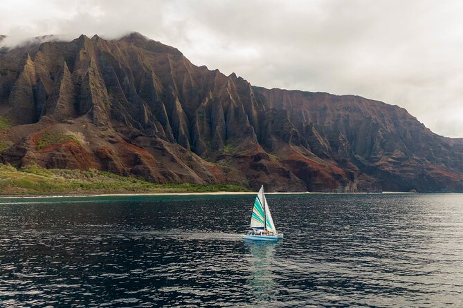 Kauai: Leila Na Pali Sunset Dinner Sail - Crew service makes a big difference