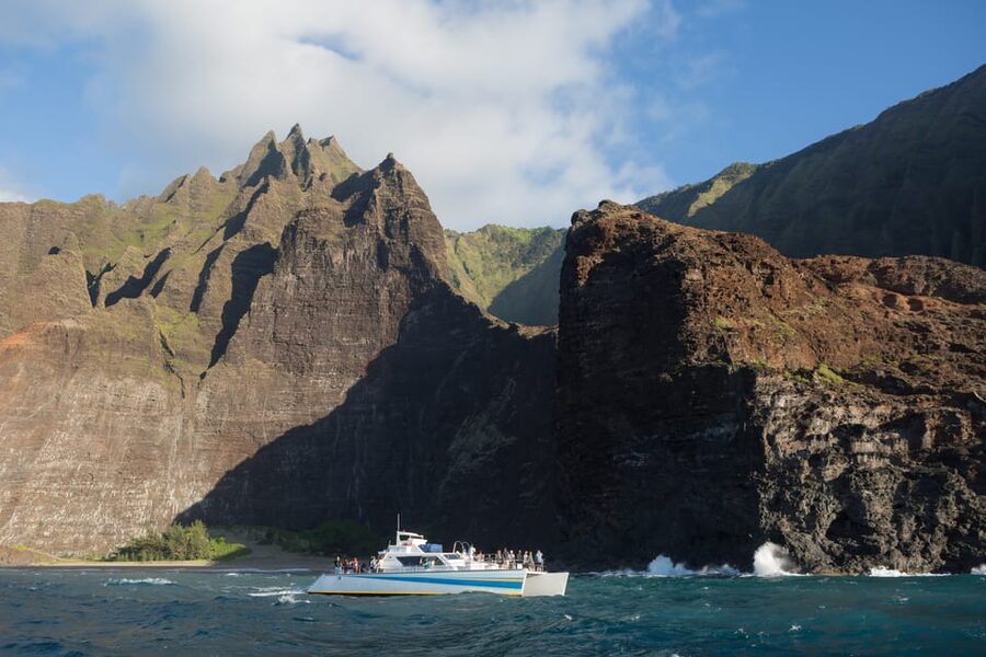 Kauai: Napali Sunset Dinner Cruise - Who should book this sunset cruise?