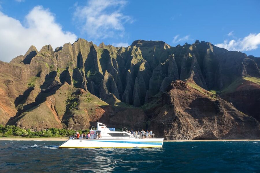 Kauai: Napali Sunset Dinner Cruise - Reaching the cliffs, caves, and waterfalls