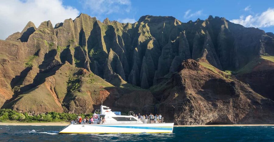 Kauai: Napali Sunset Dinner Cruise - Boarding at Eleele and settling onto the catamaran