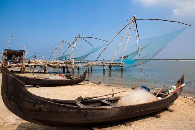 Kerala Honeymoon Special Package with Private Houseboat - A romantic route from tea hills to backwaters