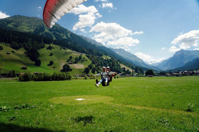 KLOSTERS: Paragliding For 2 - Couples (Video &Photos Incl.) - Meeting near the Jakobshorn cable car