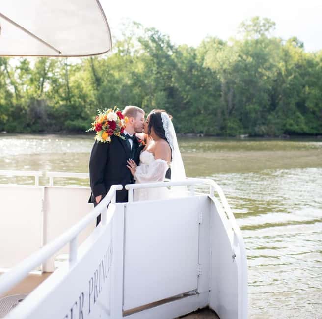 Knoxville: Sunset Dinner Cruise on Tennessee River - Practical planning for a comfortable night