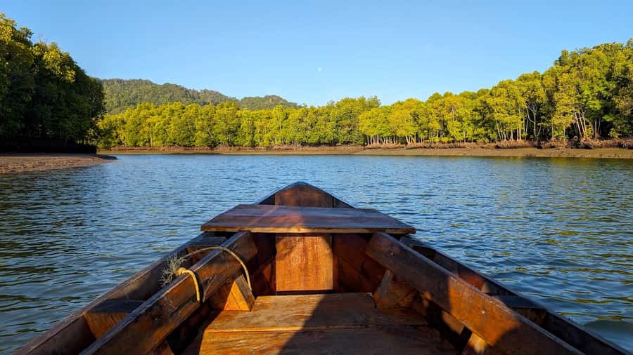 Koh Lanta: Romantic Sunrise Private Gondola Tour - Sunrise over Lanta Bay