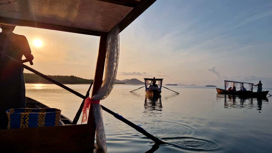 Koh Lanta: Romantic Sunrise Private Gondola Tour - Breakfast with fish, sticky rice, and hot drinks