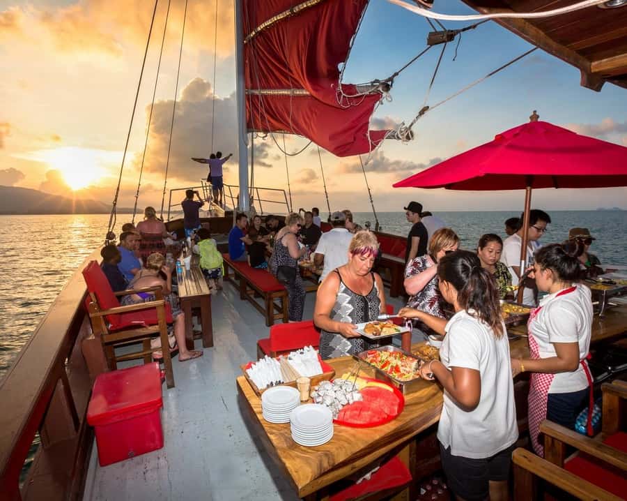 Koh Samui: Red Baron Romantic Sunset Dinner Cruise - Who will enjoy this cruise most
