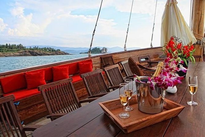 Koh Samui Sunset Dinner Cruise - Past Koh Som and the limestone islands