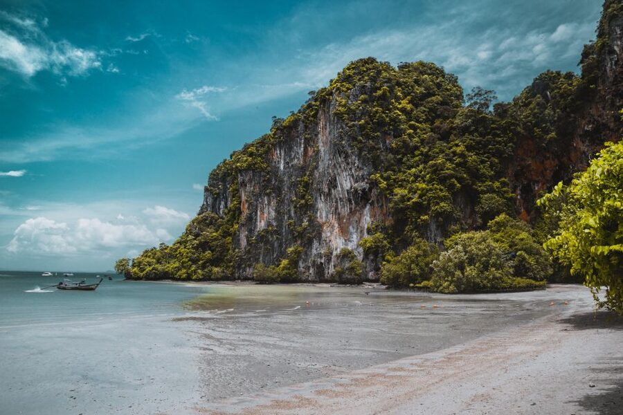 Krabi: Hong Island & Ko Pak Bia Tour with Sunset Dinner - Bioluminescent plankton is magical, but keep expectations realistic