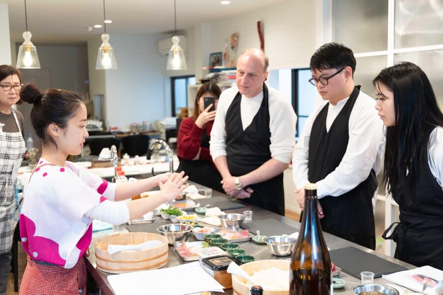 Kyoto: Enjoy Sushi & Market Tour! Best for Family & Couple! - Location, timing, and group size